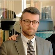 Avvocato penalista impartisce lezioni in diritto penale sostanziale e processuale